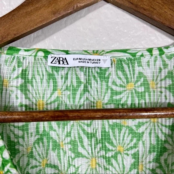 Zara green and white daisy ruched puff sleeve blouse size medium - Picture 5 of 11